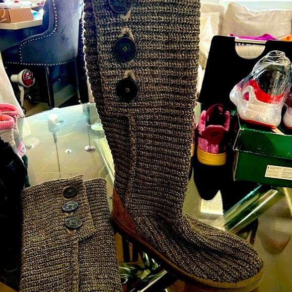 Gray knit long Ugg boots in great condition. - Picture 3 of 3